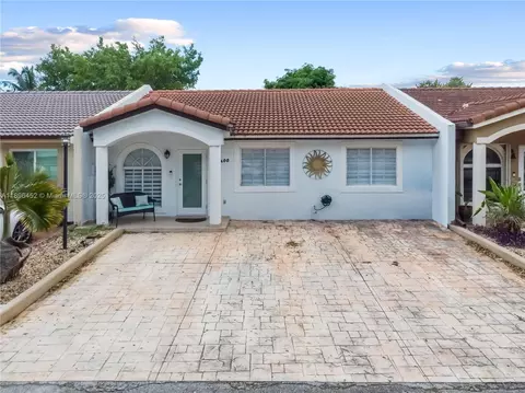 17400 NW 76th Ct, Hialeah, FL 33015