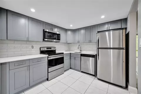 8401 W Sample Rd #20, Coral Springs, FL 33065