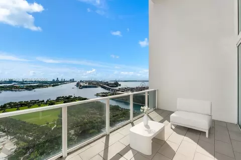 1040 Biscayne Blvd #2402, Miami, FL 33132
