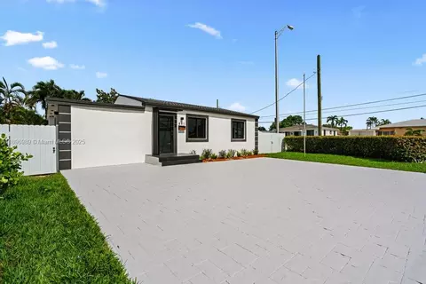 841 SE 11th Pl, Hialeah, FL 33010 photo 8