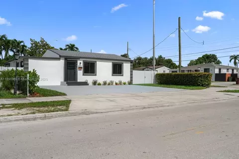 841 SE 11th Pl, Hialeah, FL 33010 photo 2