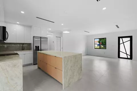 841 SE 11th Pl, Hialeah, FL 33010 photo 11