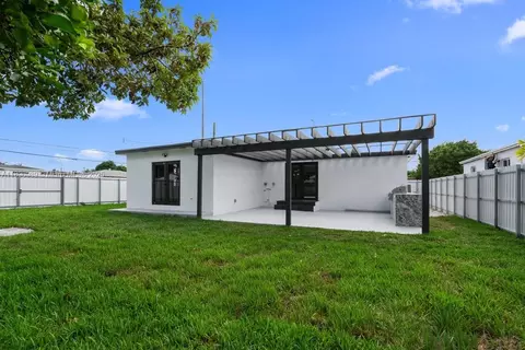 841 SE 11th Pl, Hialeah, FL 33010 photo 38
