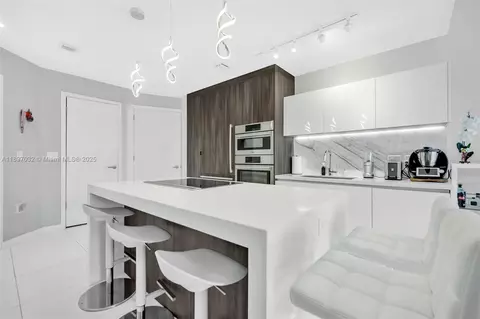 851 NE 1st Ave #806, Miami, FL 33132