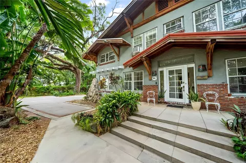752 NW 7th St Rd, Miami, FL 33136