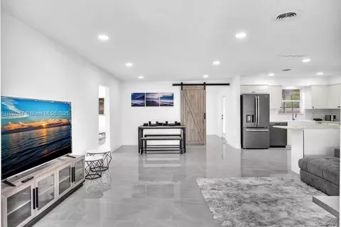 2112 N 14th Ter, Hollywood, FL 33020