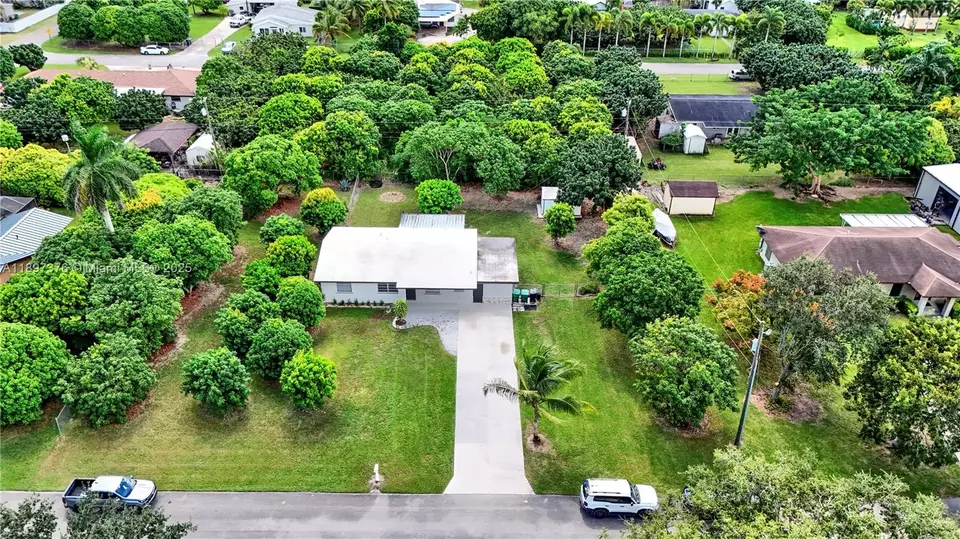 View/Area - 18320 SW 293rd St, Homestead, FL 33030 photo 2 of 6