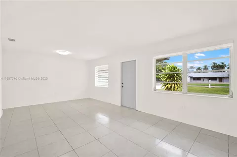 Living - 18320 SW 293rd St, Homestead, FL 33030 photo 1 of 4