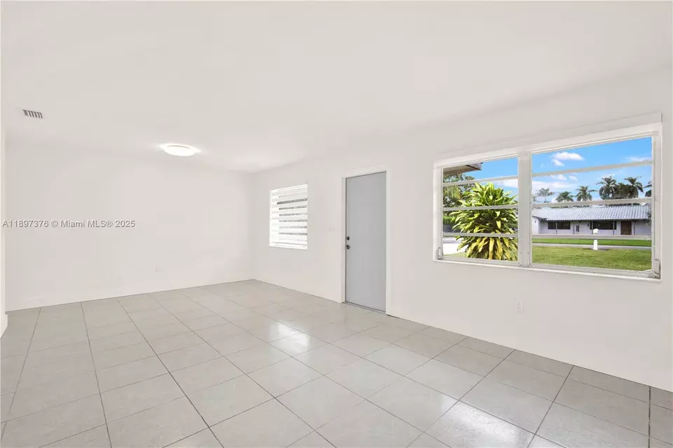 Living - 18320 SW 293rd St, Homestead, FL 33030 photo 1 of 4