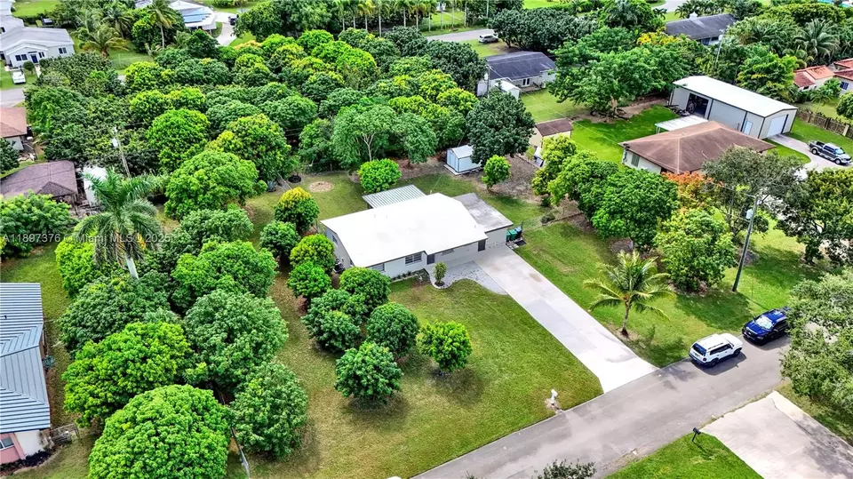 View/Area - 18320 SW 293rd St, Homestead, FL 33030 photo 3 of 6