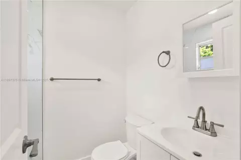 Bath - 18320 SW 293rd St, Homestead, FL 33030 photo 1 of 4