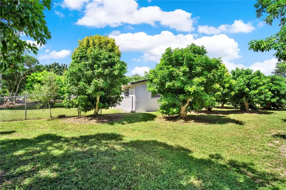 Exterior - 18320 SW 293rd St, Homestead, FL 33030 photo 7 of 7