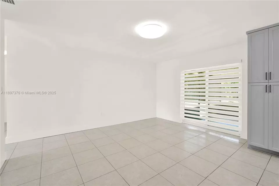 Living - 18320 SW 293rd St, Homestead, FL 33030 photo 4 of 4