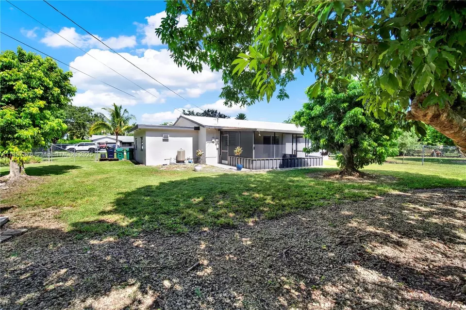 Exterior - 18320 SW 293rd St, Homestead, FL 33030 photo 3 of 7