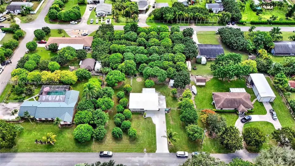 View/Area - 18320 SW 293rd St, Homestead, FL 33030 photo 5 of 6