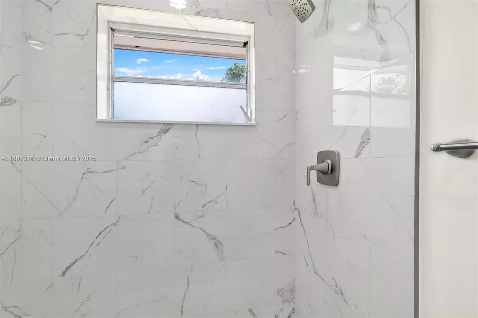 Bath - 18320 SW 293rd St, Homestead, FL 33030 photo 2 of 4
