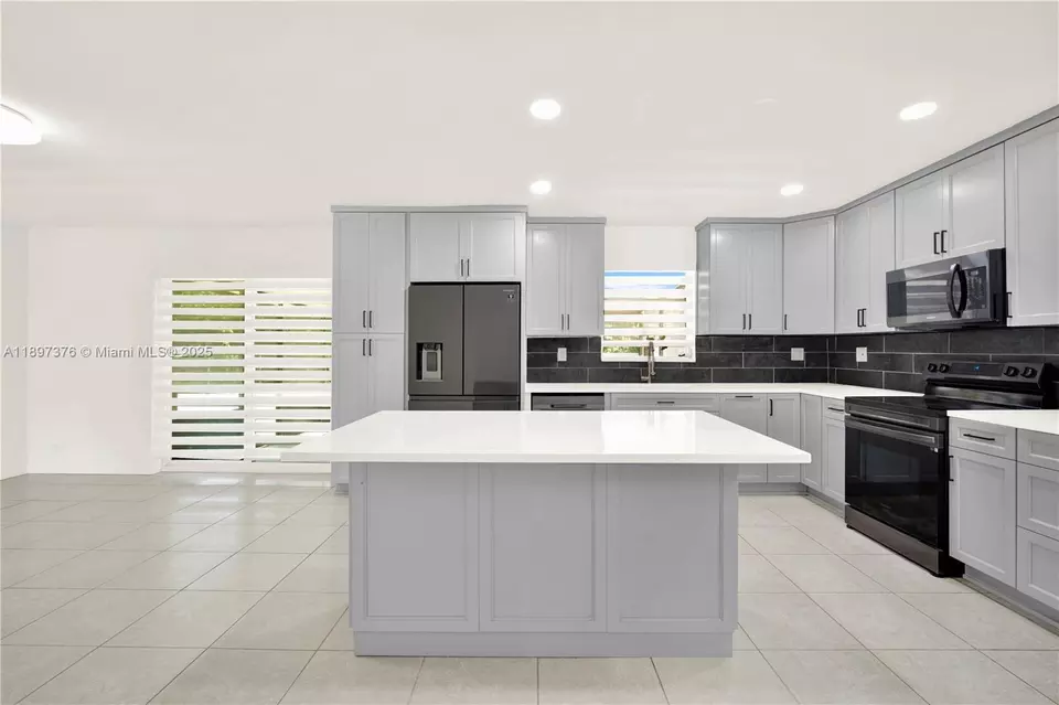 Kitchen - 18320 SW 293rd St, Homestead, FL 33030 photo 1 of 2