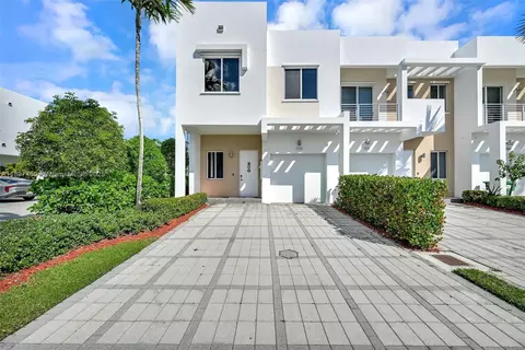 7179 NW 102nd Pl, Doral, FL 33178