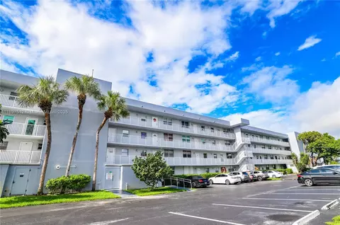 110 Royal Park Dr #2H, Oakland Park, FL 33309