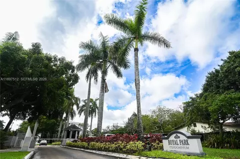 110 Royal Park Dr #2H, Oakland Park, FL 33309