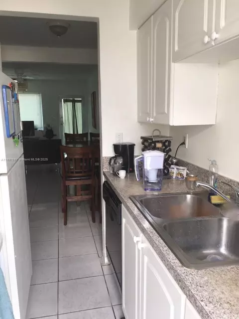 625 75th St, Miami Beach, FL 33141