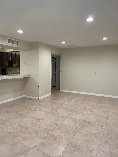 5512 Courtyard Dr #5512, Pompano Beach, FL 33063