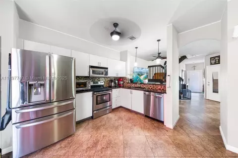 3869 NW 92nd Ave, Sunrise, FL 33351