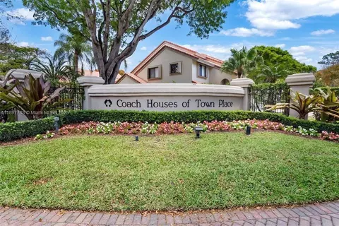 5800 Coach House Cir #E, Boca Raton, FL 33486