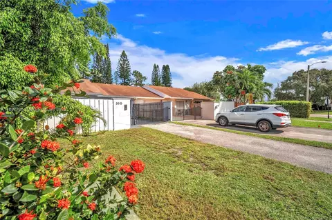 5515 Biscayne Dr, Greenacres, FL 33463