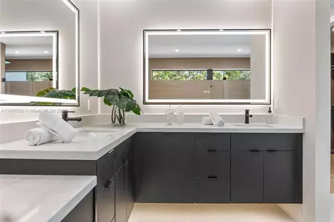 Bath - 2805 Freeman St, Miami, FL 33133 photo 6 of 11