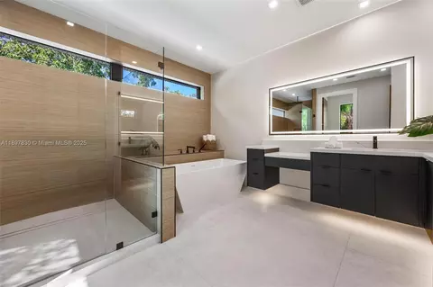 Bath - 2805 Freeman St, Miami, FL 33133 photo 4 of 11