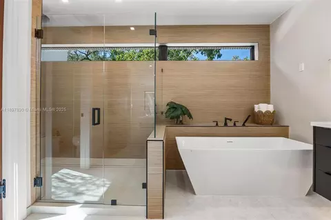 Bath - 2805 Freeman St, Miami, FL 33133 photo 3 of 11