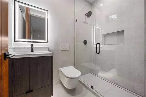 Bath - 2805 Freeman St, Miami, FL 33133 photo 7 of 11