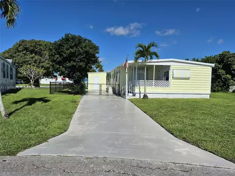 8397 SW 21st Ct, Davie, FL 33324