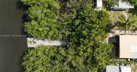 561 Gordon Cir, Key Largo, FL 33037 photo 2