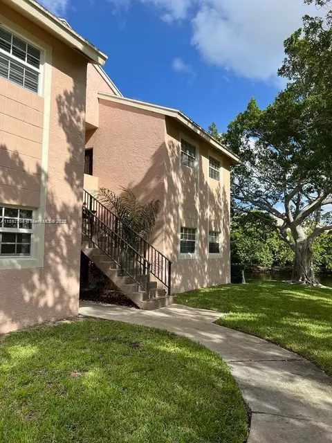 620 Cypress Club Way #I13, Pompano Beach, FL 33064