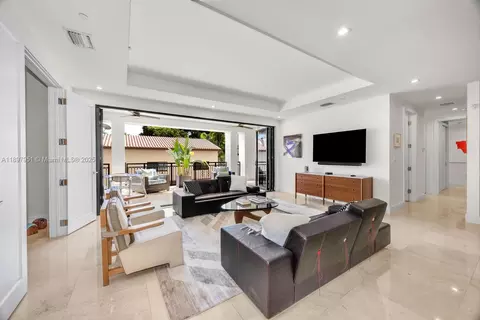 718 Valencia Ave #207, Coral Gables, FL 33134