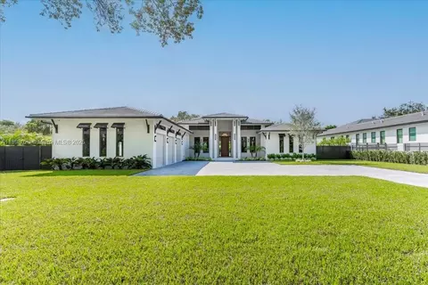 7110 SW 82 Ave, Miami, FL 33143