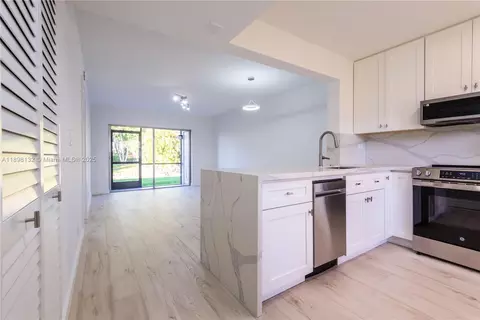 5550 Lakeside Dr #104, Margate, FL 33063