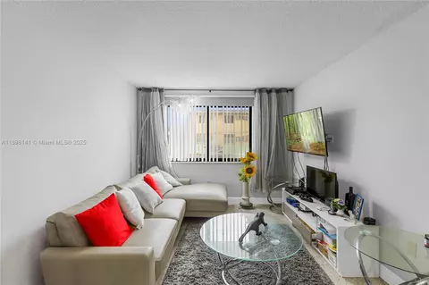 1530 SW 2nd St #106, Miami, FL 33135