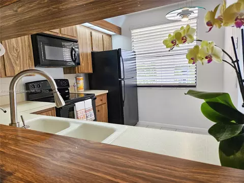 6085 Balboa Cir #403, Boca Raton, FL 33433