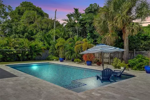 351 NE 43rd St, Oakland Park, FL 33334