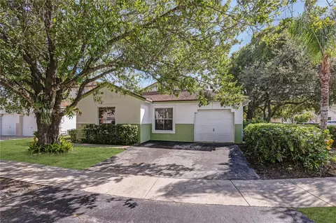 20774 NW 3rd Ct, Pembroke Pines, FL 33029
