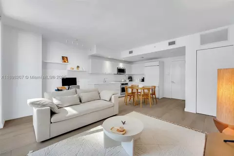 55 SW 9th St #1802, Miami, FL 33130