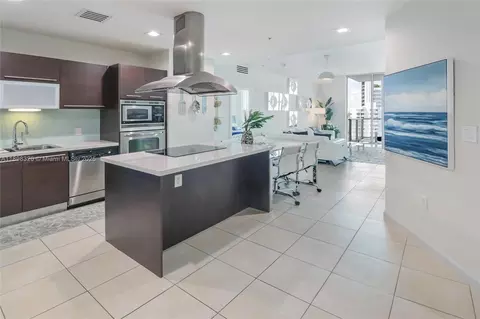 7928 E Drive East Dr #1002, North Bay Village, FL 33141