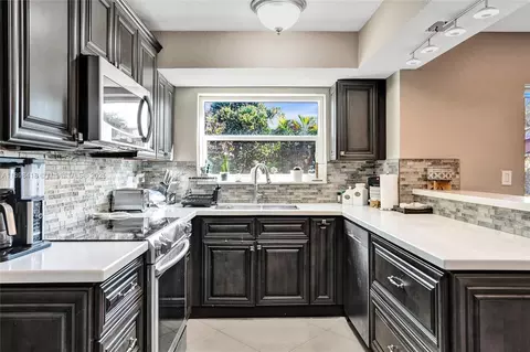 9440 SW 49th Pl, Cooper City, FL 33328
