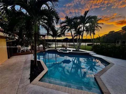 985 Spoonbill Cir, Weston, FL 33326