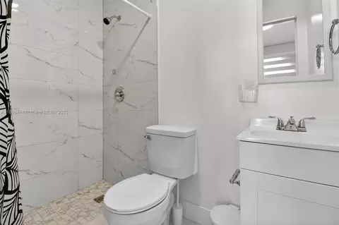 Bath - 7645 W 34 Ln, Hialeah, FL 33018 photo 4 of 4