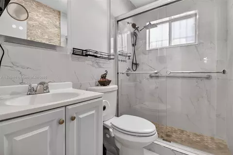 Bath - 7645 W 34 Ln, Hialeah, FL 33018 photo 1 of 4