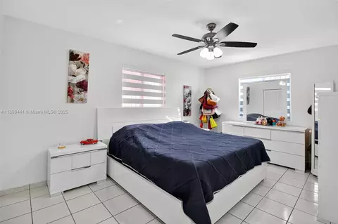 Bedroom - 7645 W 34 Ln, Hialeah, FL 33018 photo 4 of 4